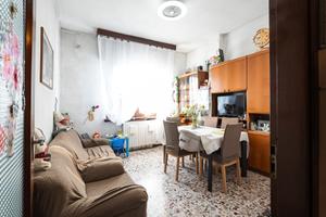 trilocale con studio e doppi servizi