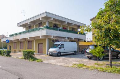 TRILOCALE CON TERRAZZO E INGRESSO INDIPENDENTE