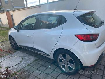Renault Clio GPL da riparare 