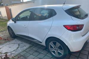 Renault Clio GPL da riparare 