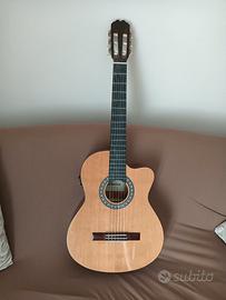 Chitarra classica/spagnola elettrificata