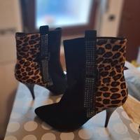 stivaletti in camoscio e cavallino