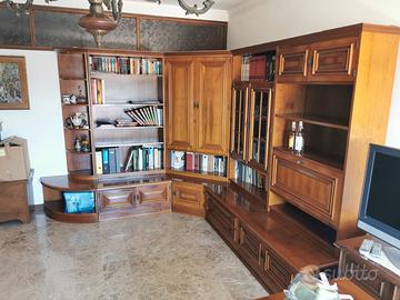 Libreria in Legno Massello di Alta Qualità