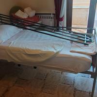 Letto ospedaliero con sponde