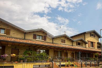 VILLA A SCHIERA A GARBAGNATE MILANESE