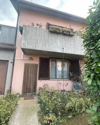 Villetta a schiera di 140 m² con 3 locali e box au
