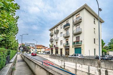 4 LOCALI A VENARIA REALE