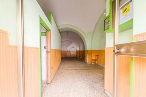 MONOLOCALE A MANFREDONIA