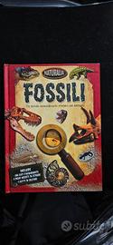 Libro "FOSSILI" Naturalia + Lente d'ingrandimento