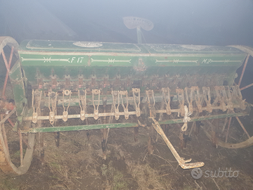 Antica seminatrice grano