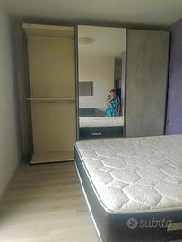  camera matrimoniale  di Armadio comò e comodini