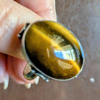 anello con pietra occhio di tigre