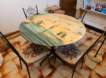 Tavolo vintage anni '50 decorato, con 4 sedie