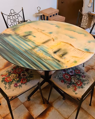 Tavolo vintage anni '50 decorato, con 4 sedie