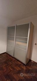 Armadio Pax Ikea ante in vetro scorrevoli