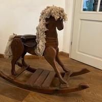 Cavallo Vintage a Dondola in Legno