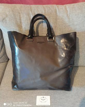 Borsa originale Prada pelle nera.