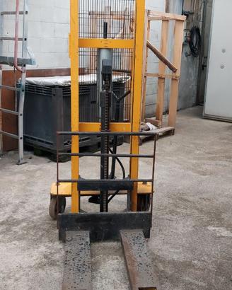 Carrello elevatore manuale