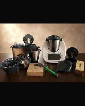 Bimby TM6 Vorwerk 2025 pari a nuovo+doppio boccale