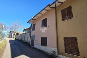 CASA SEMINDIPENDENTE A VISSO