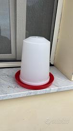 Abbeveratori per pulcini e attrezzature zotecniche