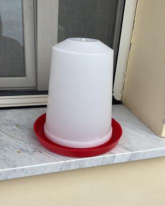 Abbeveratori per pulcini e attrezzature zotecniche
