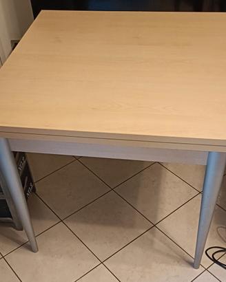 Tavolo da cucina quadrato 