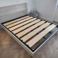 Letto matrimoniale + rete a doghe in legno