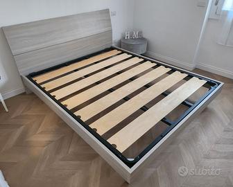Letto matrimoniale + rete a doghe in legno