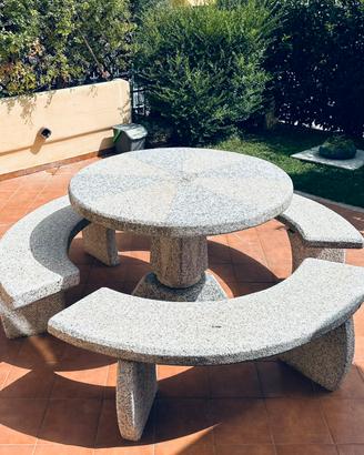 Tavolo da esterni in granito