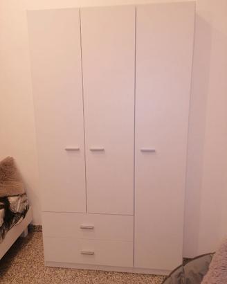 Armadio cameretta bianco due ante e cassetti