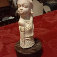 Busto in corno pregiato di fattura africana.