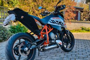 KTM 690 DUKE R