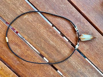 Collana vintage con microperle nere e ciondolo