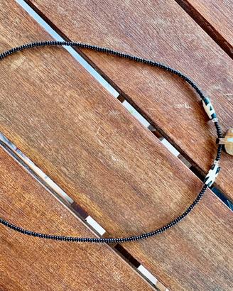 Collana vintage con microperle nere e ciondolo