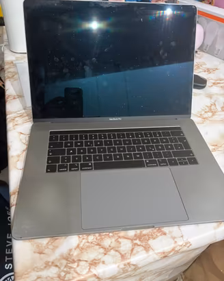 iPhone 13 Pro e MacBook Pro