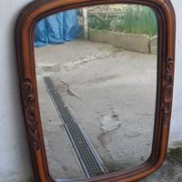 specchio con cornice in legno