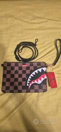 Pochette sprayground  con orsetti  usata una volta