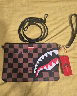 Pochette sprayground  con orsetti  usata una volta