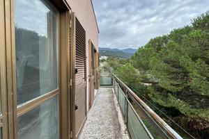 2 LOCALI A CORI