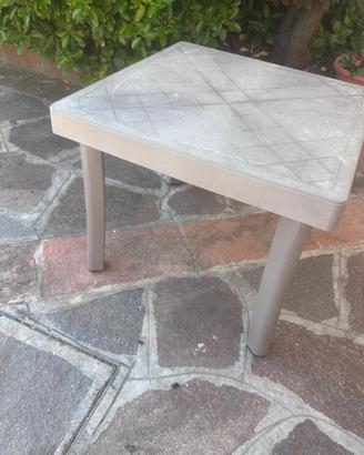 Tavolino da giardino basso
