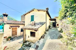 CASA SEMINDIPENDENTE A SPOLETO