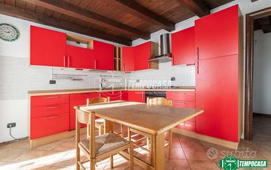 IN CENTRO A CANTALUPO AMPIO APPARTAMENTO SENZA SPE