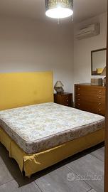 Camera da letto completa in noce massello + letto