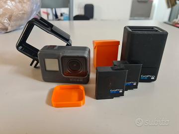 Gopro hero 5 black + 2 batterie + caricatore