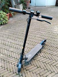 Monopattino elettrico praticamente nuovo
