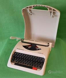 Macchina per scrivere Olympia Traveller De Luxe