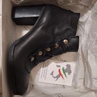 Stivaletti neri Made in Italy