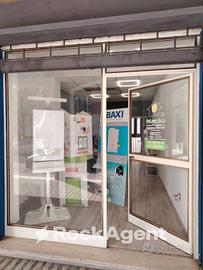 LOCALE COMMERCIALE IN ZONA CENTRALE TOTALMENTE RIS