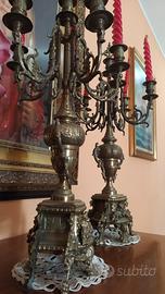 Coppia di grandi candelabri in ottone Vintage 